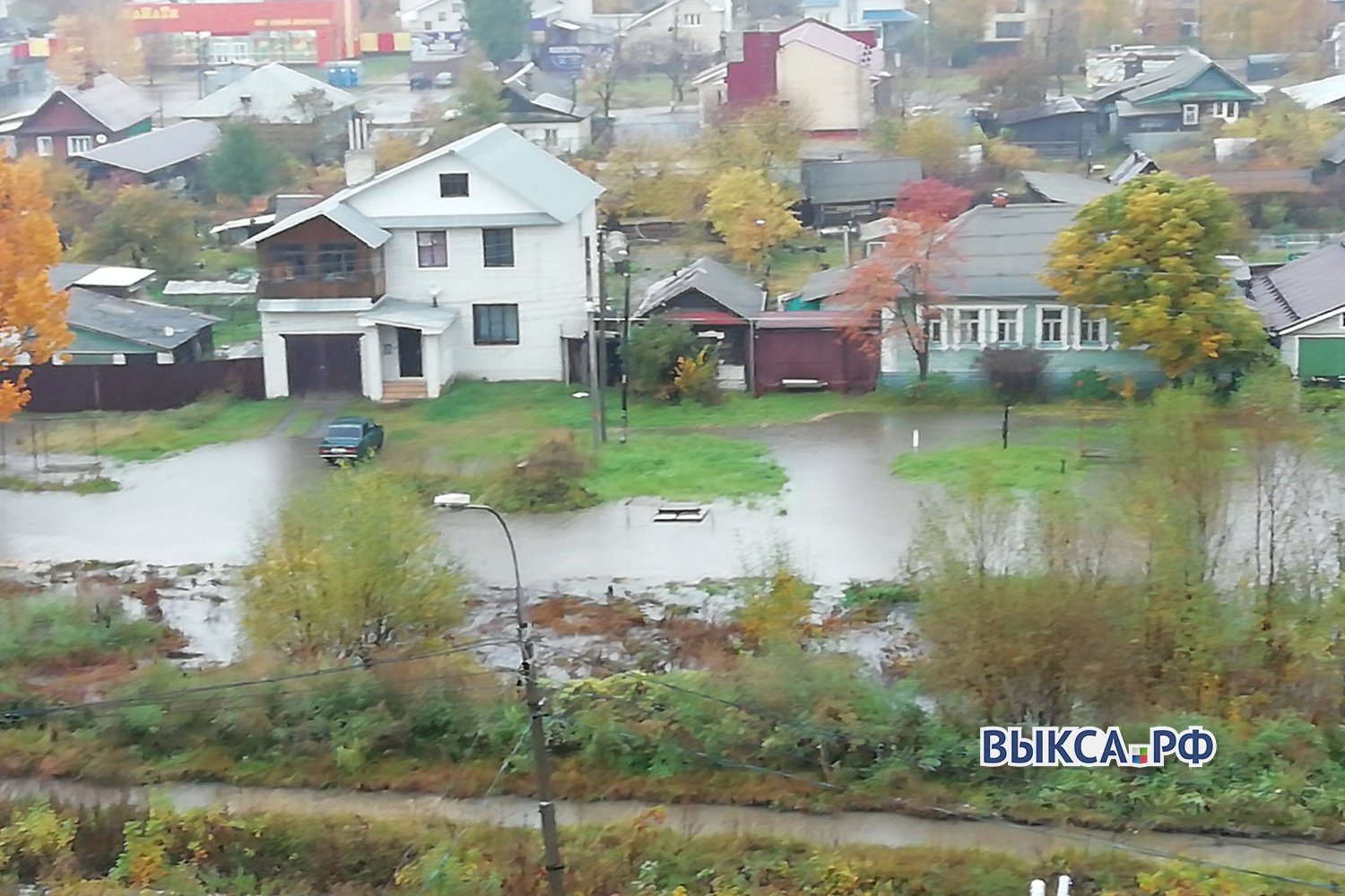 ☔ Дождь затопил частные дома на улице 1 Мая